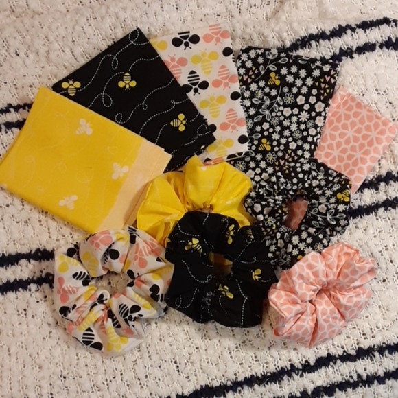 Scrunchie - Picture 1 of 7